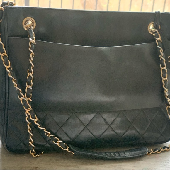 Chanel Black Quilted Leather Shoulder Bag with Chain Strap - Picture 4 of 9
